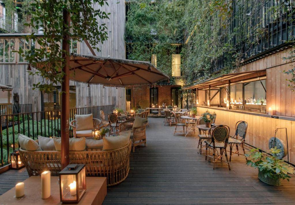 The Mandrake is a multi-award-winning, luxury lifestyle property in the heart of London's Fitzrovia. Book Now with Crofton & Park