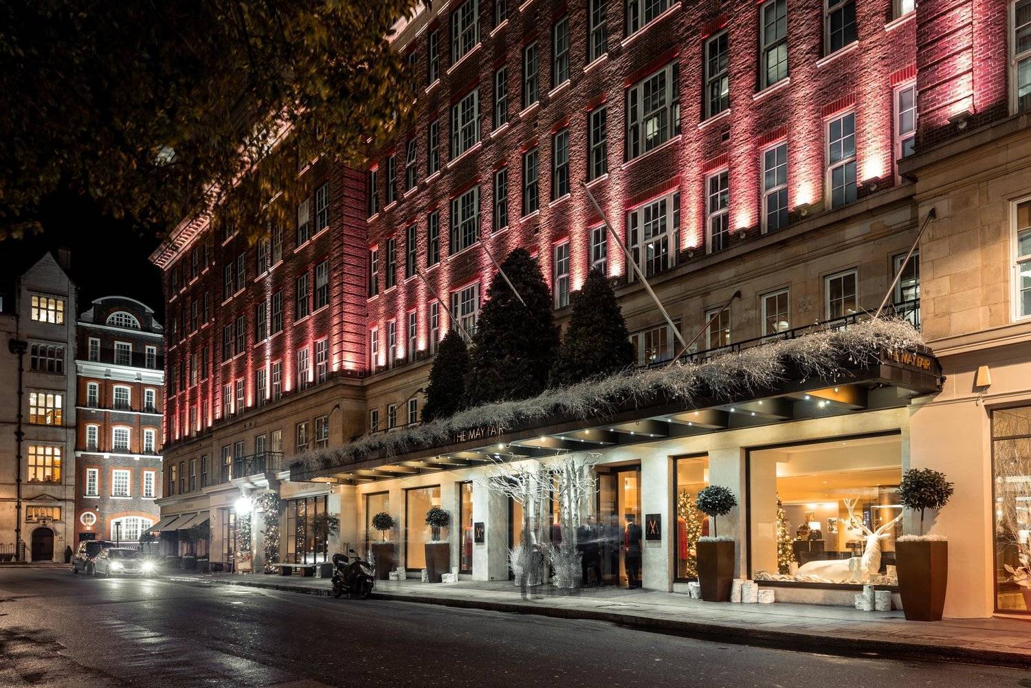 Set in a prestigious neighbourhood, this long-standing luxury hotel is an 11-minute walk from Buckingham Palace and less than a mile from the Royal Academy of Arts.