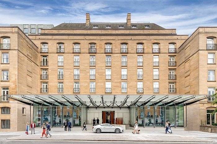 This chic hotel in a former 1700s coffee house is a mile from Buckingham Palace and a 4-minute walk from Hyde Park Corner tube station.